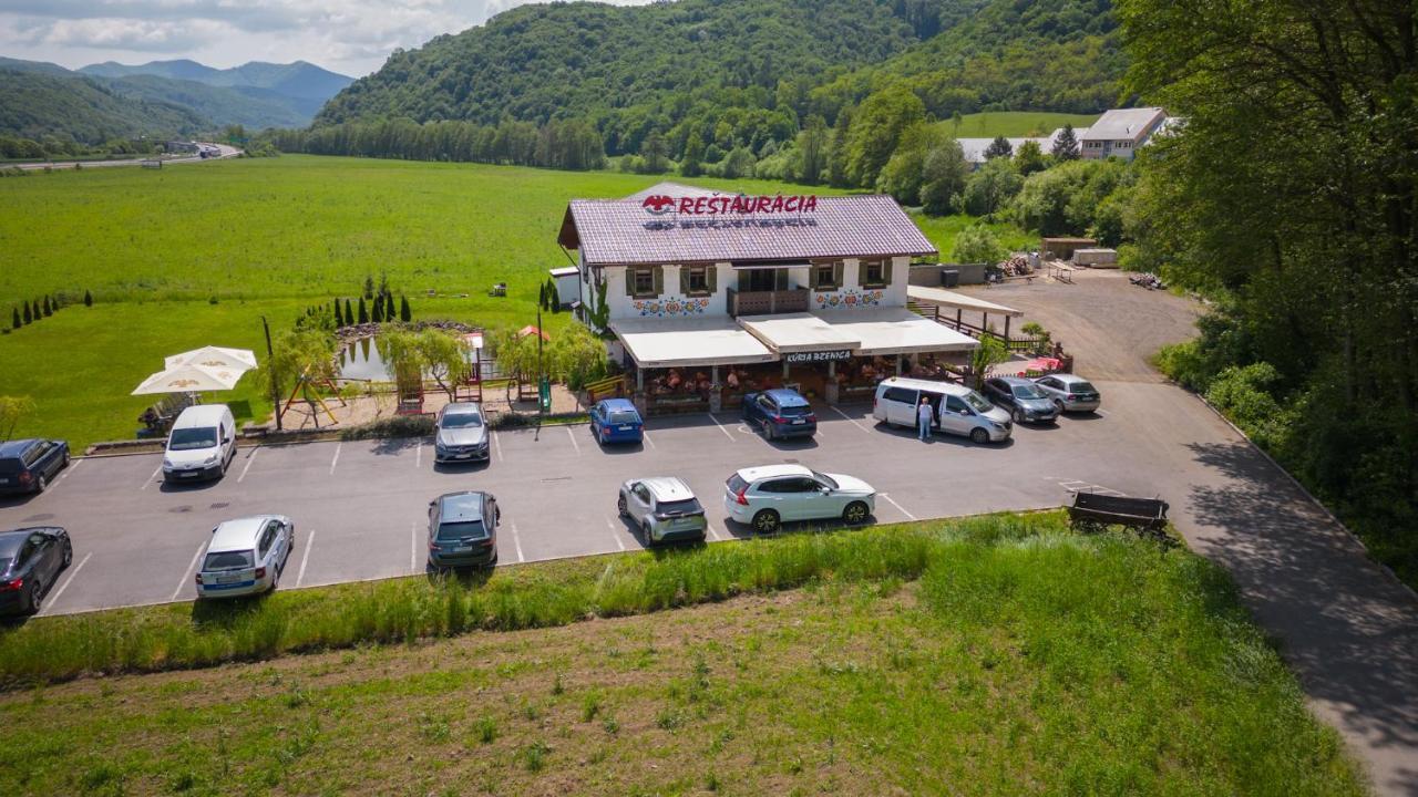 Kuria Bzenica Hotel Exterior foto